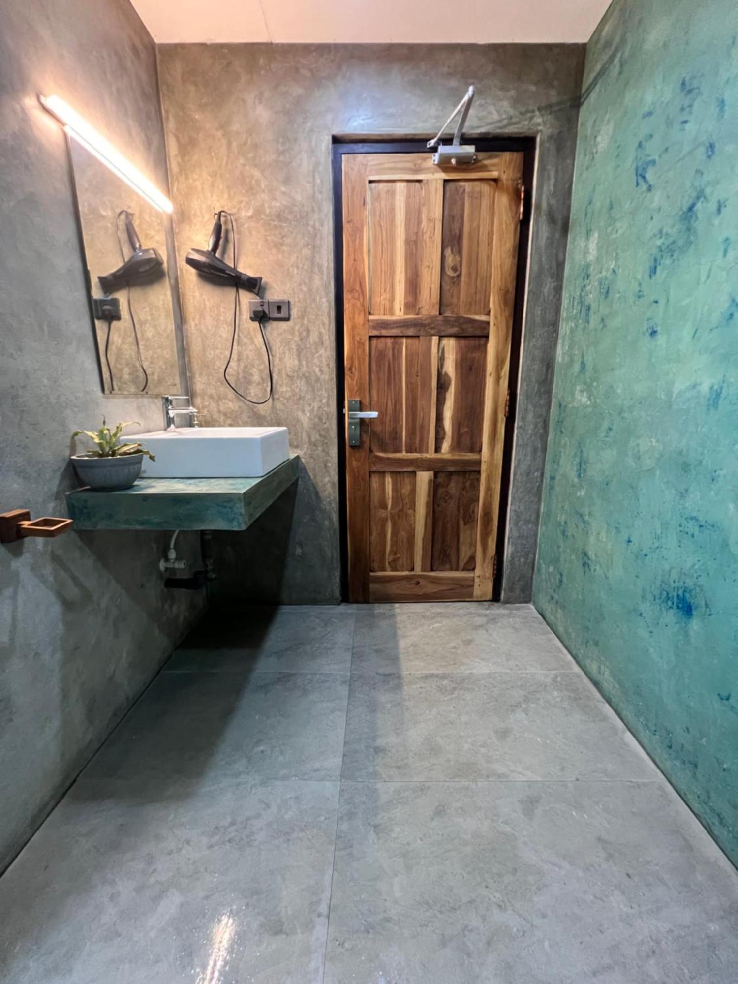 סיגירייה Roy'S Villa מראה חיצוני תמונה